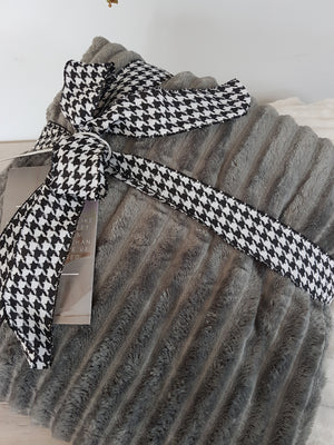 Open image in slideshow, grey ribbed throw
